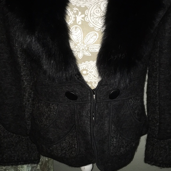 Neiman Marcus FOX FUR Collared Coat - Picture 4 of 8